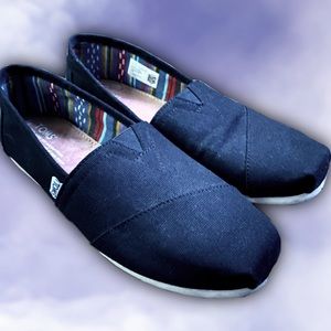 Brand New UNWORN Black TOMS Size 8